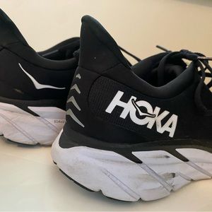 Men’s 10.5 black Hoka